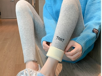 Ženski dugi klin s jednobojnim vezom