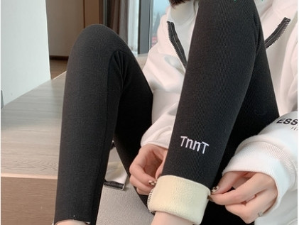 Ženski dugi klin s jednobojnim vezom