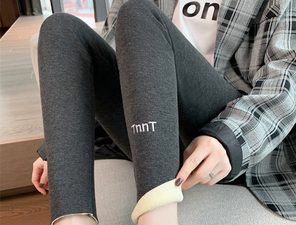 Ženski dugi klin s jednobojnim vezom