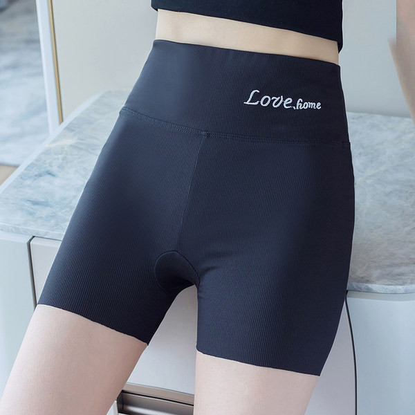 Къс дамски клин с бродиран надпис