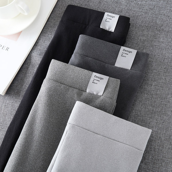 Ежедневен дамски клин с джобове и емблема 