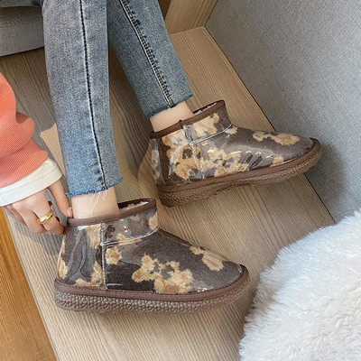 Модерни дамски боти с равна подметка и мека подплата