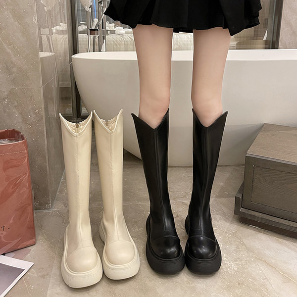 Νέο μοντέλο γυναικείες μπότες μέχρι το γόνατο με επίπεδη τραχιά σόλα