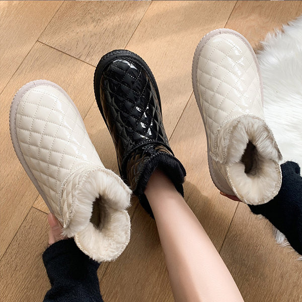 Moderne ženske lakirane čizme s toplom postavom