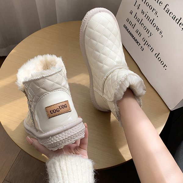 Moderne ženske lakirane čizme s toplom postavom