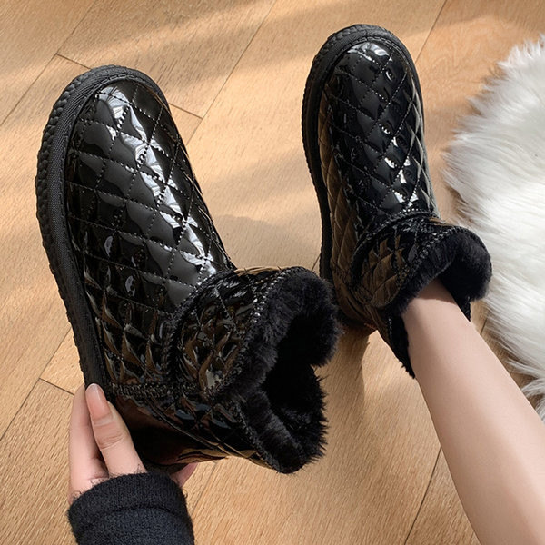 Moderne ženske lakirane čizme s toplom postavom