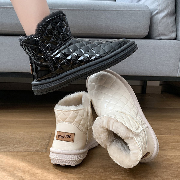 Moderne ženske lakirane čizme s toplom postavom