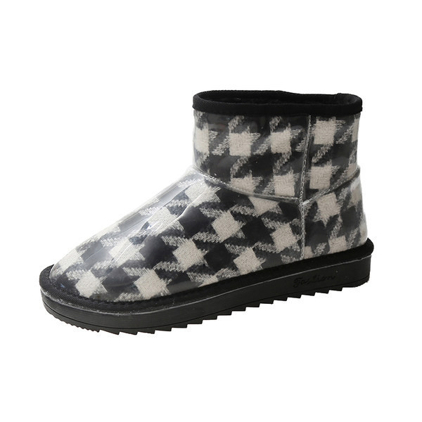Karirane ženske čizme s toplom postavom