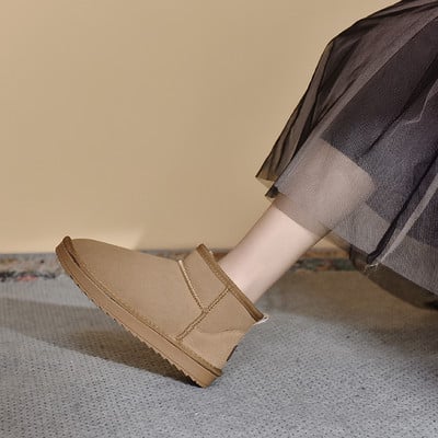 Зимни дамски боти с равна подметка