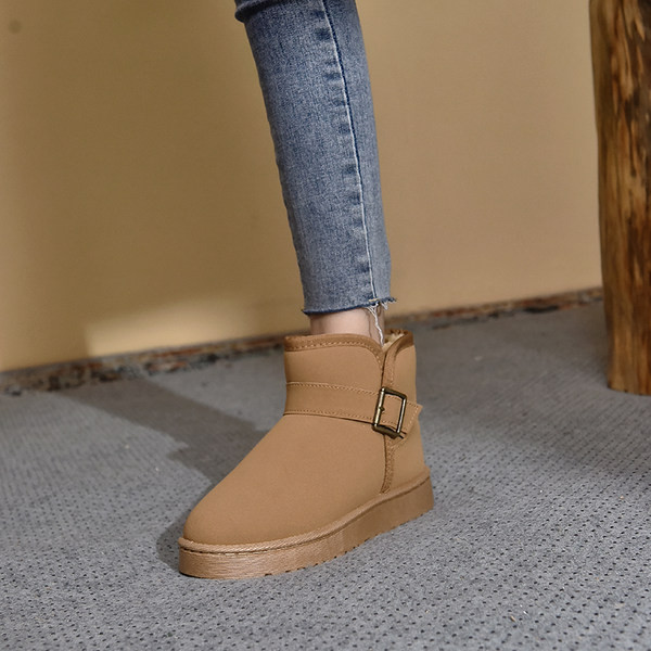 Ženske tople čizme s kopčom i ravnim potplatom