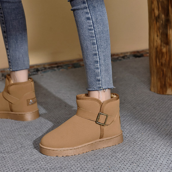 Ženske tople čizme s kopčom i ravnim potplatom