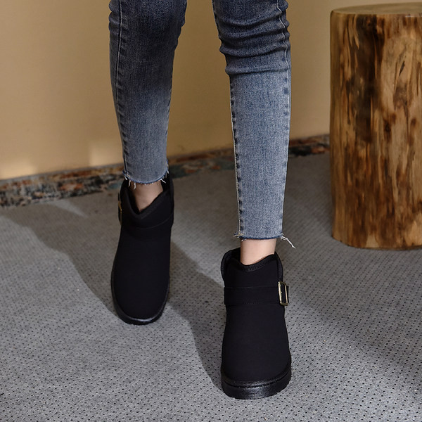 Ženske tople čizme s kopčom i ravnim potplatom