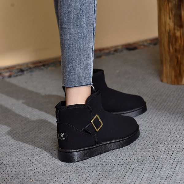 Ženske tople čizme s kopčom i ravnim potplatom