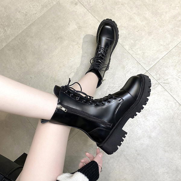 Дамски стилни кожени боти в черен цвят с връзки