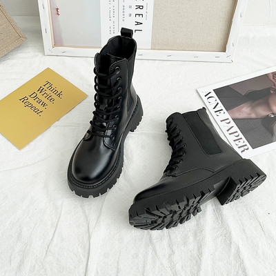 Ženske čizme u crnoj boji sa vezicama