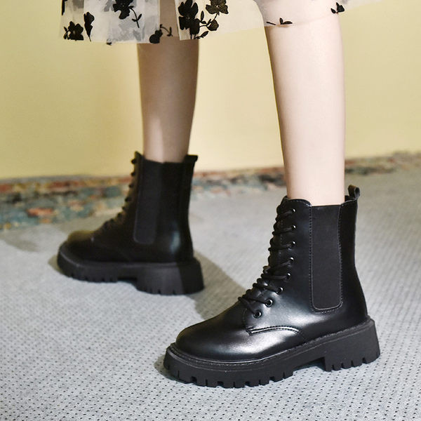 Ženske čizme u crnoj boji sa vezicama