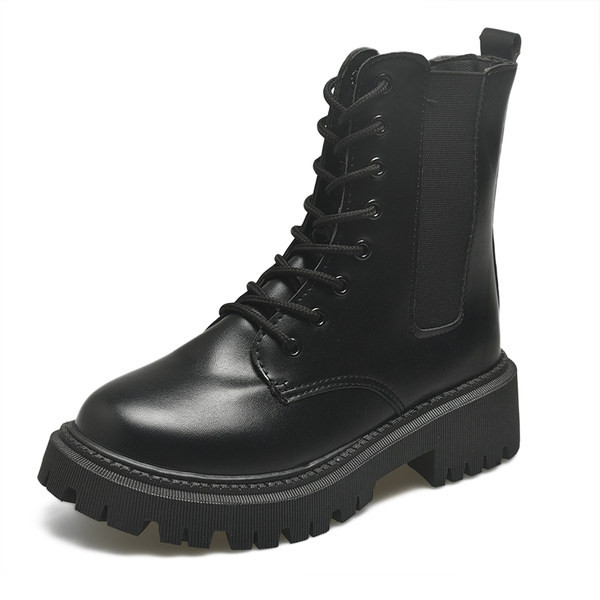 Ženske čizme u crnoj boji sa vezicama