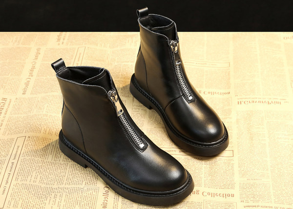 Модерни дамски боти с цип в черен цвят