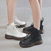 Ženske čizme s ravnim potplatom i vezicama