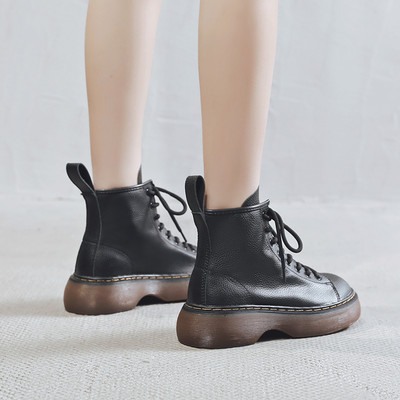 Ženske čizme s ravnim potplatom i vezicama