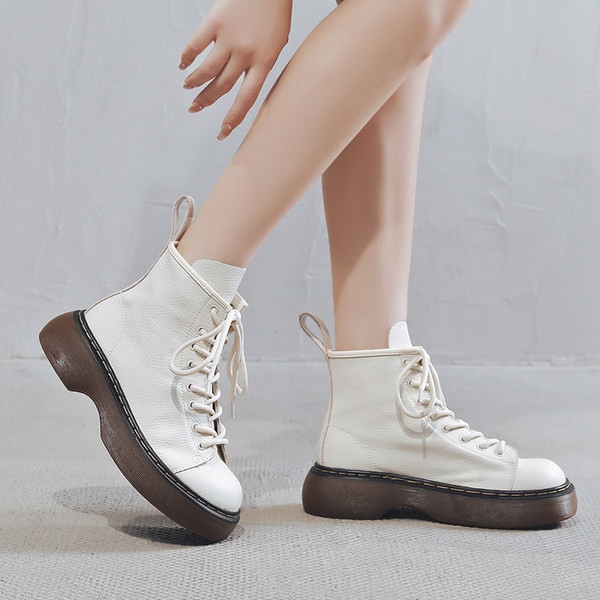 Ženske čizme s ravnim potplatom i vezicama