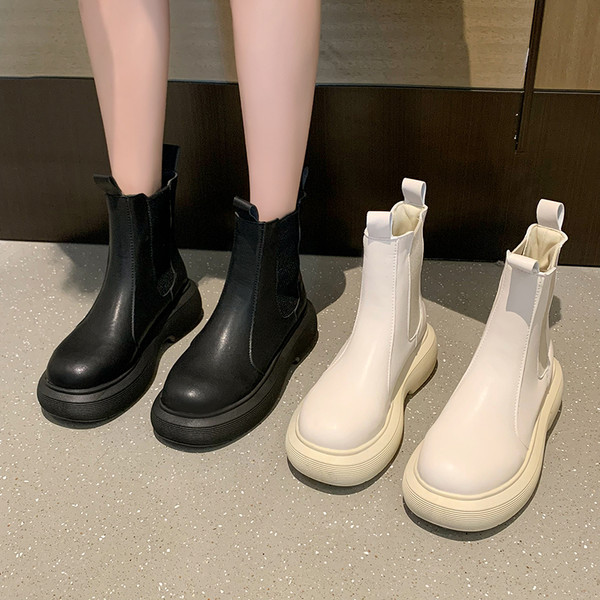 Moderne ženske čizme sa ravnim đonom - od eko kože