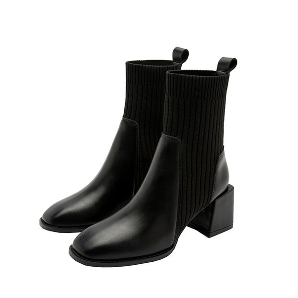 Novi model ženskih čizama na četvrtastu petu u crnoj boji