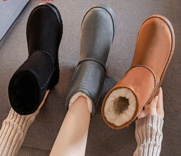 Ženske zimske čizme s toplom postavom