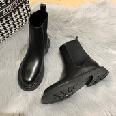 Sieviešu ādas zābaki ar elastīgu un raupju zoli