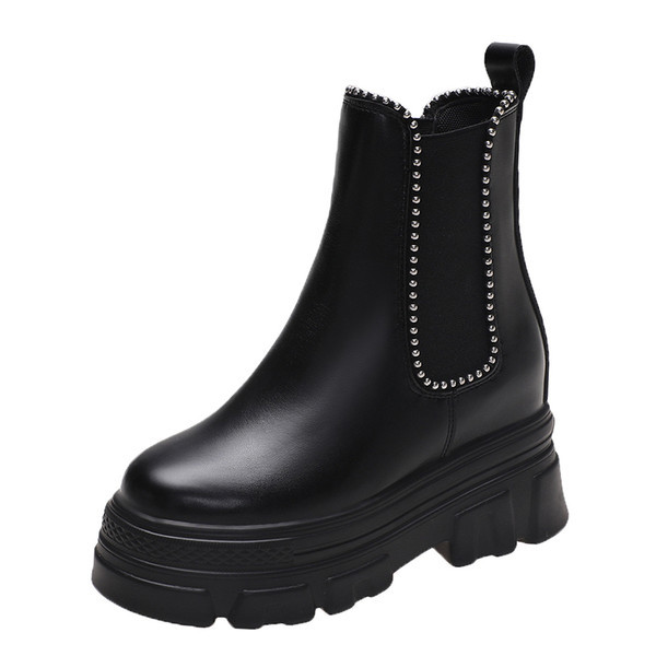 Ženske kožne čizme sa metalnim ukrasom u crnoj boji