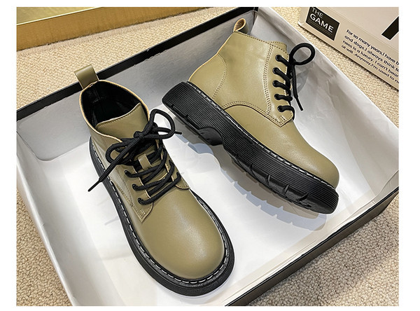 Дамски боти с връзки и равна подметка