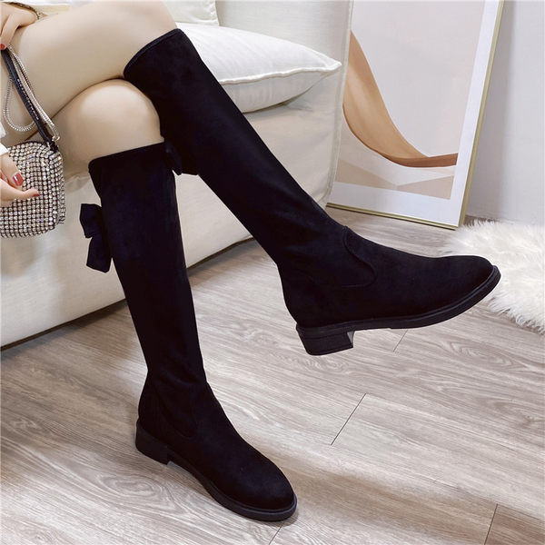 Ženske ležerne čizme s trakom u crnoj boji