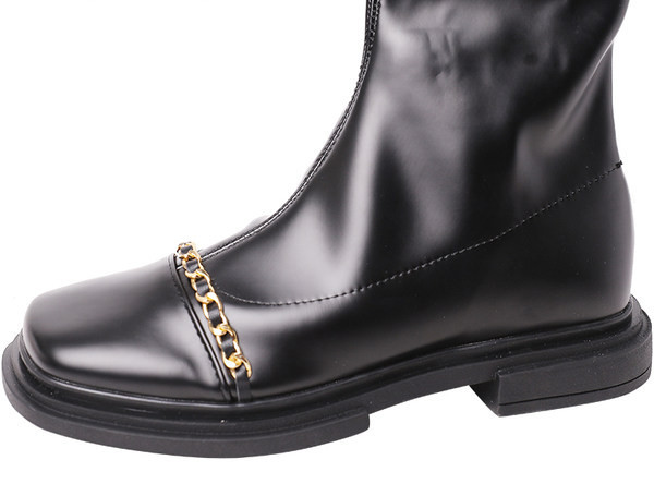 Moderne ženske čizme sa kopčom