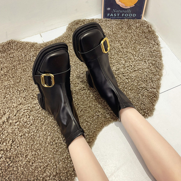 Moderne ženske čizme sa kopčom