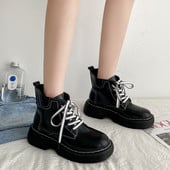 Дамски боти в черен цвят с бели връзки