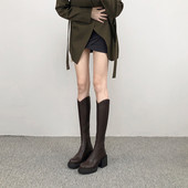 Ženske kožne čizme na debelu nisku petu