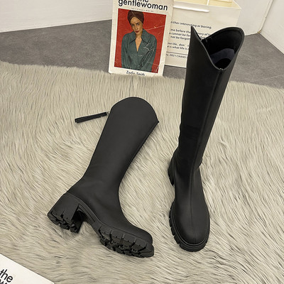 Elegantne ženske čizme na petu s patentnim zatvaračem