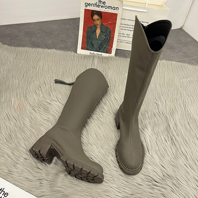 Elegantne ženske čizme na petu s patentnim zatvaračem