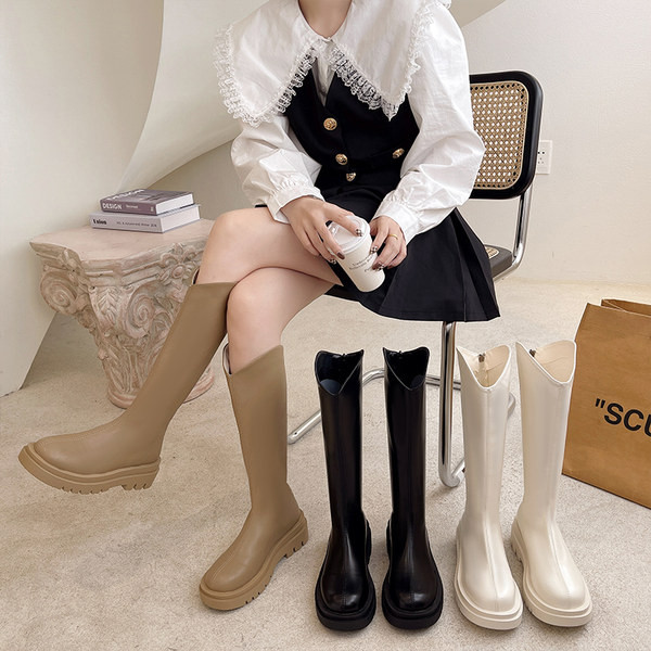 Ženske kožne čizme u bijeloj i crnoj boji