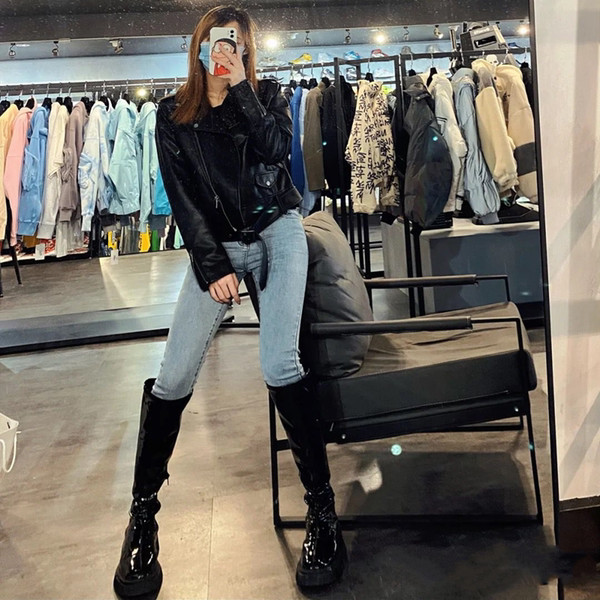 Moderne lakirane čizme do koljena s patentnim zatvaračem