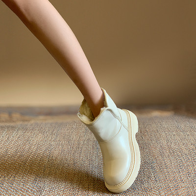 Zimske lakirane čizme s toplom postavom