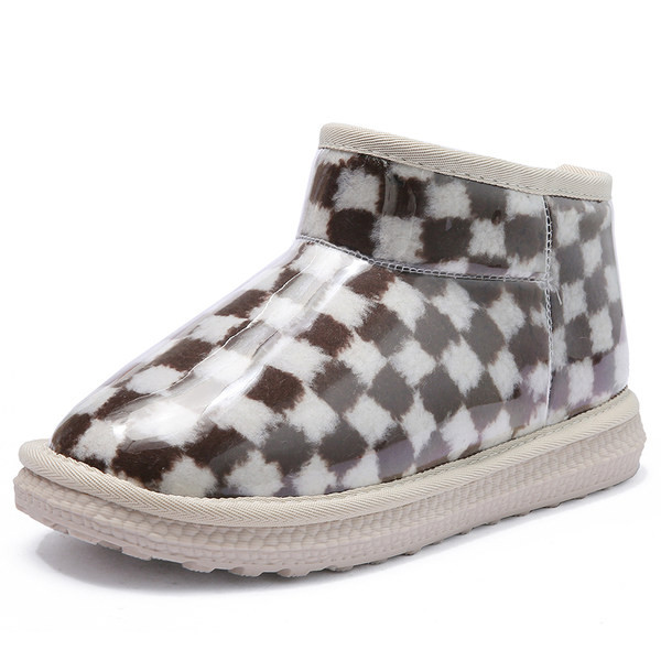 Ženske zimske čizme s toplom postavom i ravnim potplatom