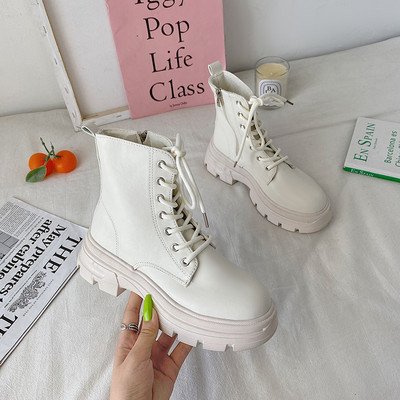 Ženske čizme s grubim đonom na vezice i kopčanjem na patent