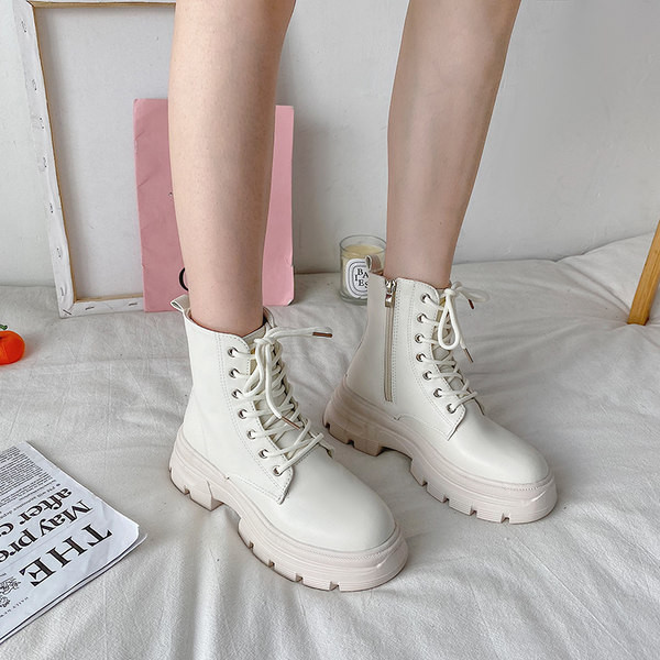 Ženske čizme s grubim đonom na vezice i kopčanjem na patent