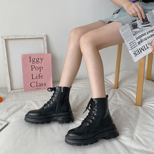 Ženske čizme s grubim đonom na vezice i kopčanjem na patent