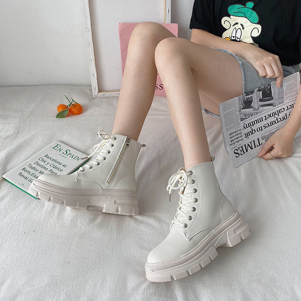 Ženske čizme s grubim đonom na vezice i kopčanjem na patent