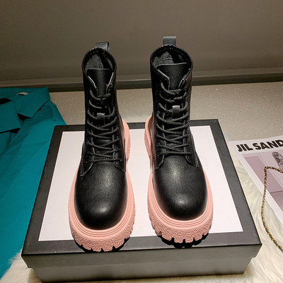 Moderne ženske čizme od eko kože sa đonom u boji