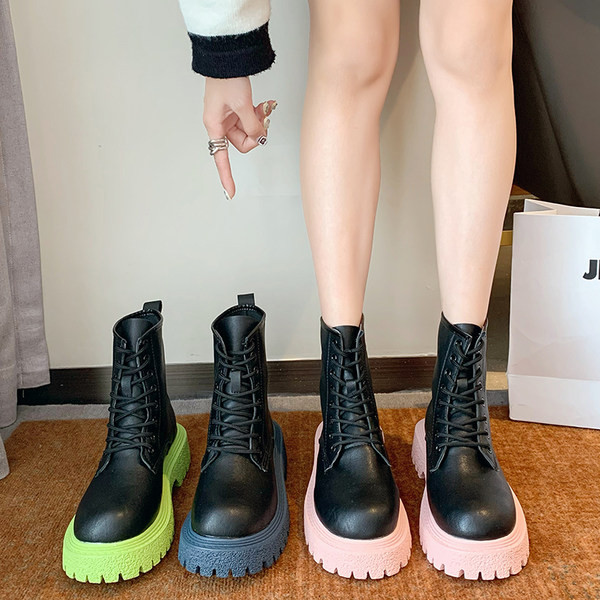 Moderne ženske čizme od eko kože sa đonom u boji