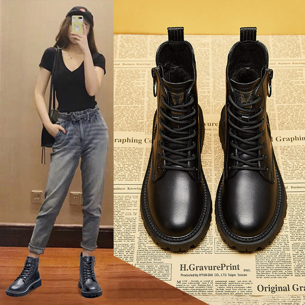 Obični model ženskih čizama na pertlu i rajsferšlus u crnoj boji