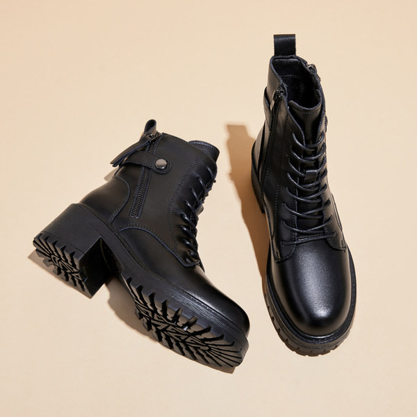 Novi model ženskih kožnih čizama na nisku četvrtastu petu